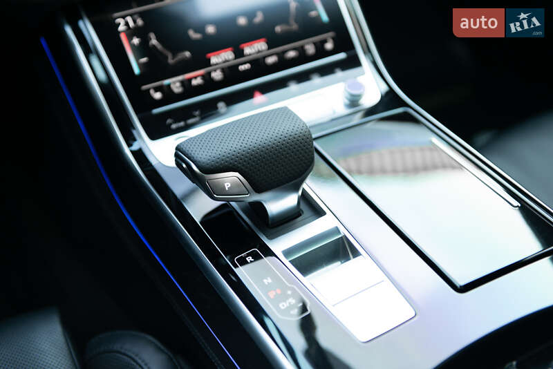 Седан Audi A8 2018 в Мукачево