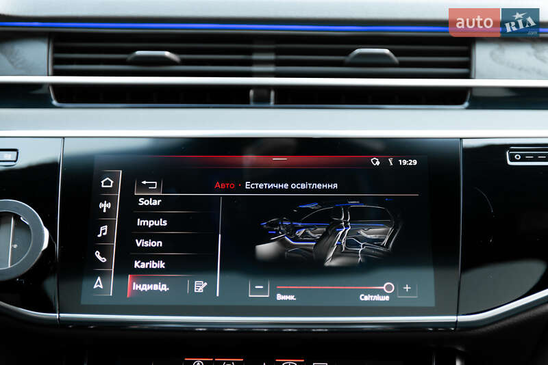 Седан Audi A8 2018 в Мукачево