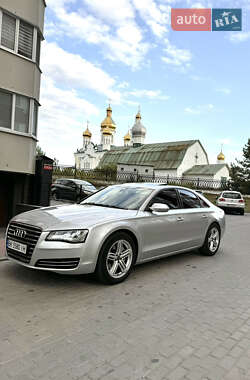 Седан Audi A8 2012 в Вараше
