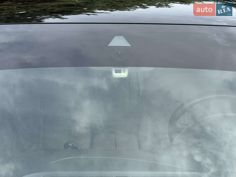 Седан Audi A8 2013 в Киеве