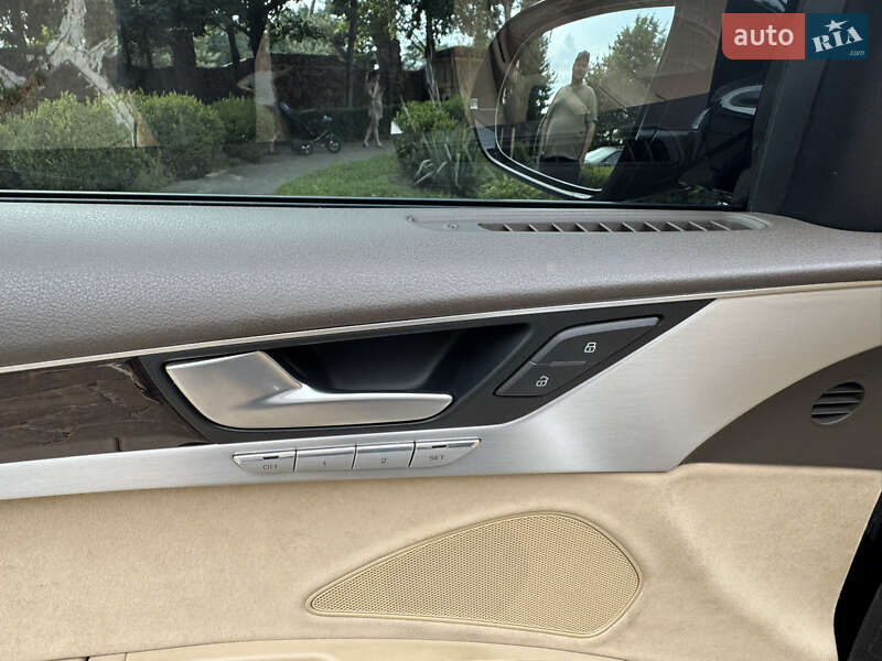 Седан Audi A8 2013 в Киеве