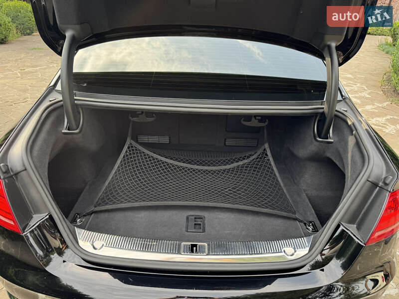 Седан Audi A8 2013 в Киеве