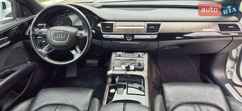 Седан Audi A8 2015 в Рівному