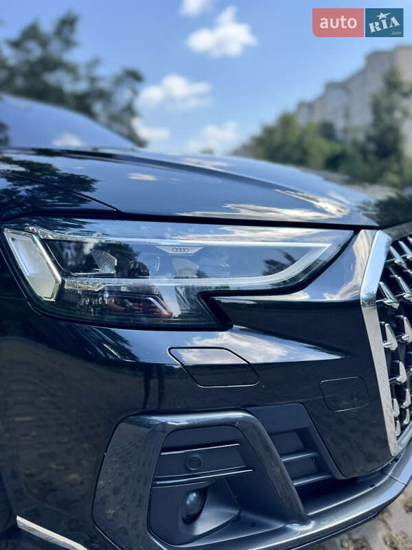Седан Audi A8 2022 в Києві