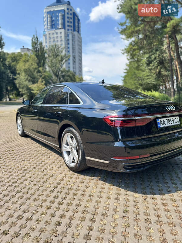 Седан Audi A8 2022 в Києві