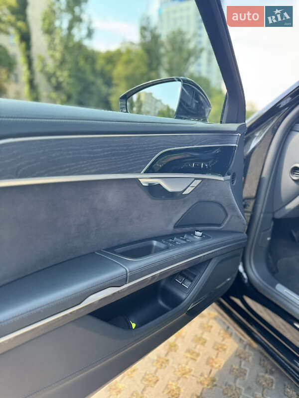 Седан Audi A8 2022 в Києві
