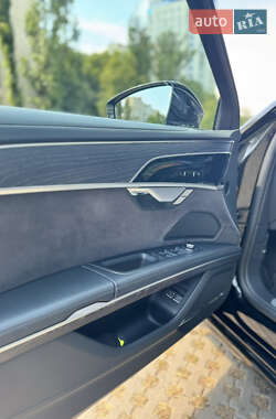 Седан Audi A8 2022 в 