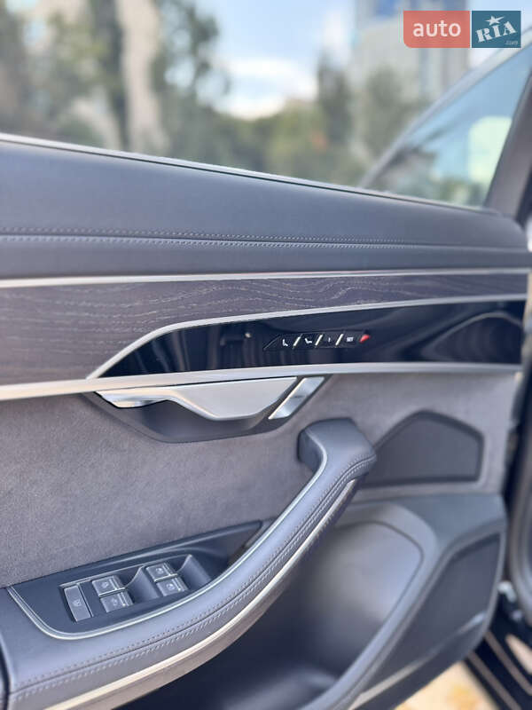 Седан Audi A8 2022 в Києві