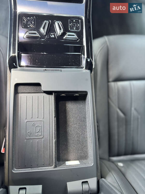 Седан Audi A8 2022 в Києві