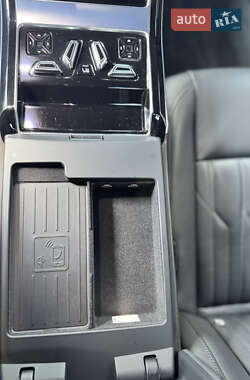 Седан Audi A8 2022 в 