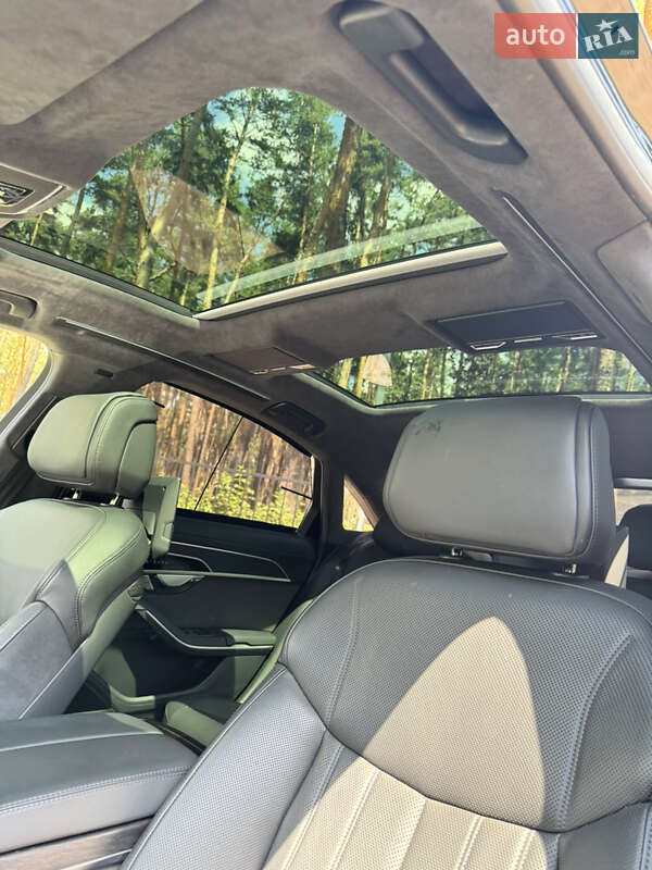 Седан Audi A8 2022 в Києві