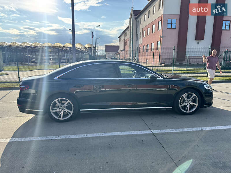 Седан Audi A8 2022 в Києві