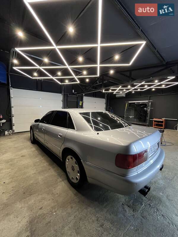 Седан Audi A8 2000 в Львове