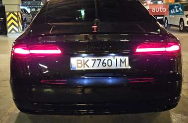 Седан Audi A8 2015 в 