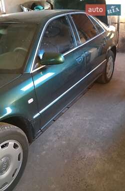 Седан Audi A8 2001 в 
