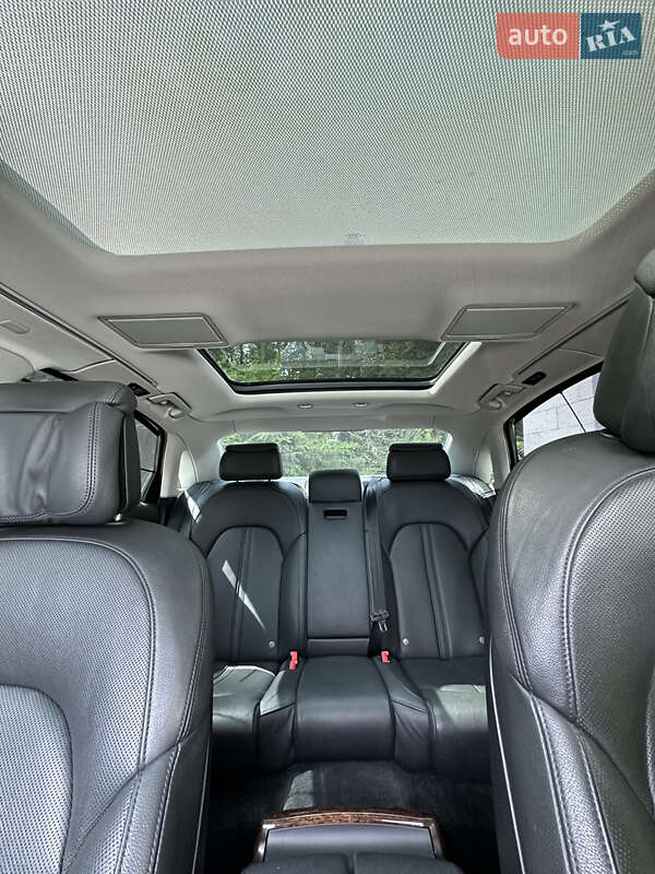 Седан Audi A8 2013 в Львові