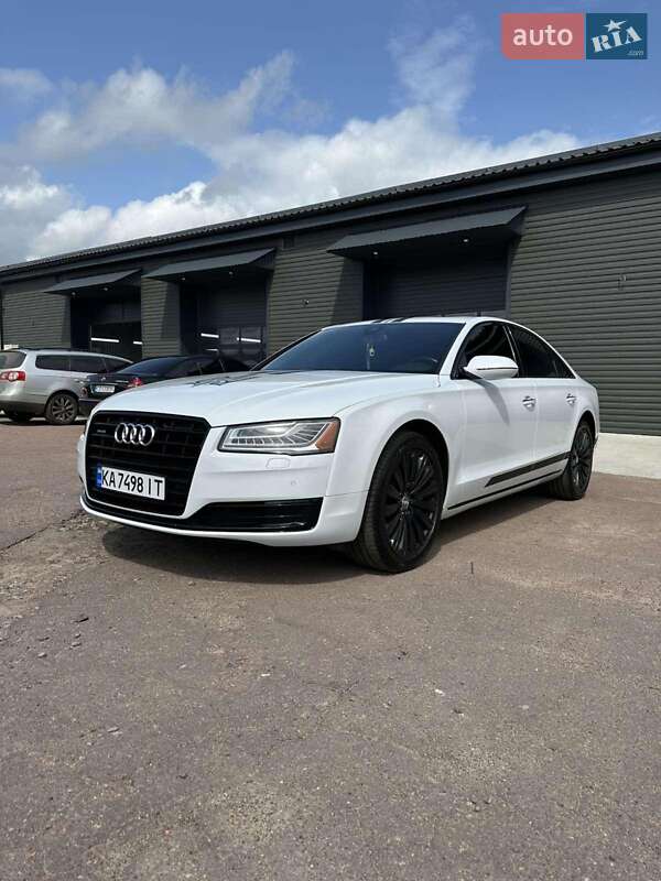 Седан Audi A8 2015 в 