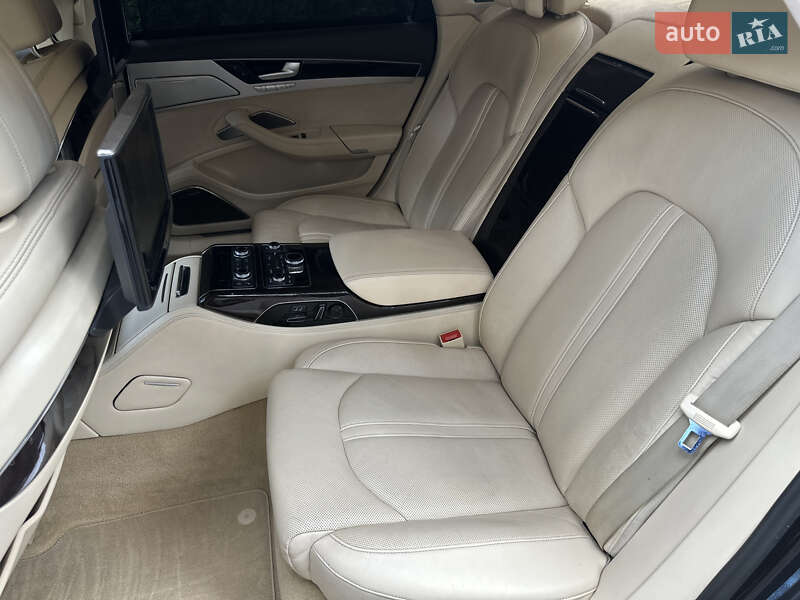 Седан Audi A8 2012 в Киеве