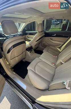Седан Audi A8 2011 в 