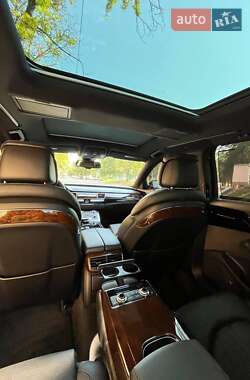 Седан Audi A8 2015 в 