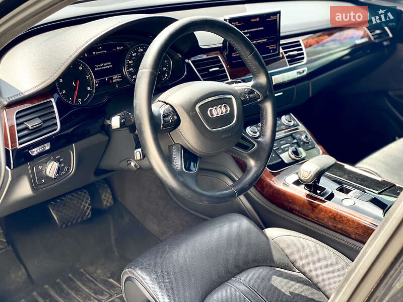 Седан Audi A8 2012 в Києві
