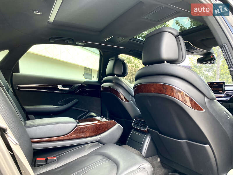 Седан Audi A8 2012 в Києві