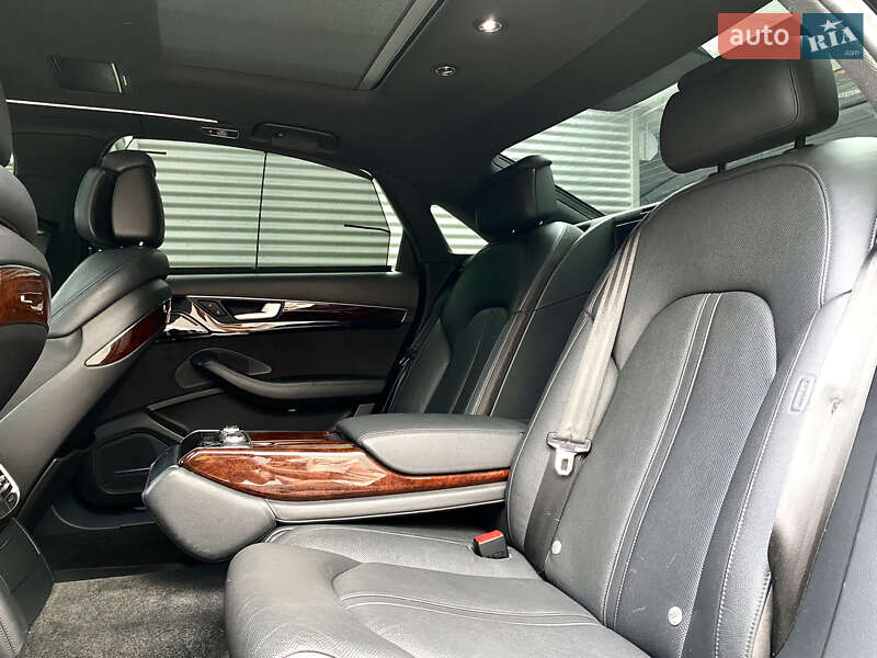 Седан Audi A8 2012 в Києві