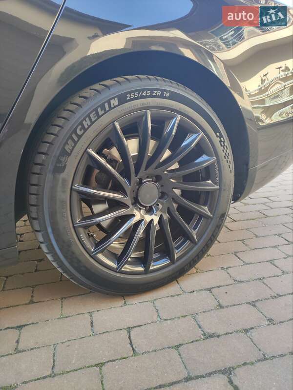 Седан Audi A8 2013 в Киеве