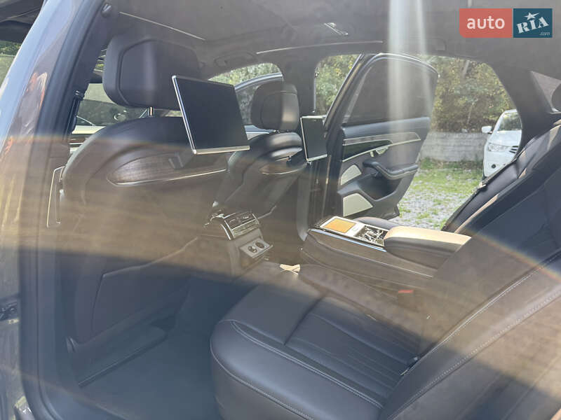 Седан Audi A8 2017 в Киеве