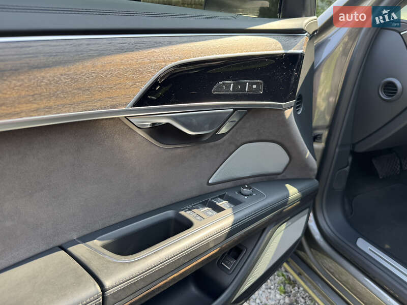 Седан Audi A8 2017 в Киеве
