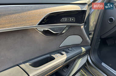 Седан Audi A8 2017 в 