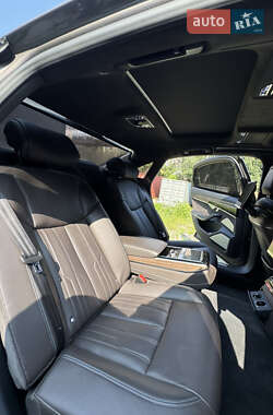 Седан Audi A8 2017 в 