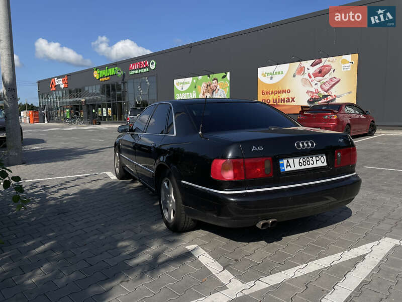 Седан Audi A8 2000 в Горе