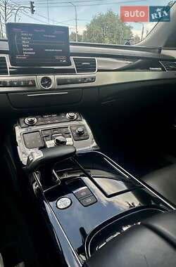 Седан Audi A8 2017 в 