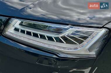 Седан Audi A8 2017 в 