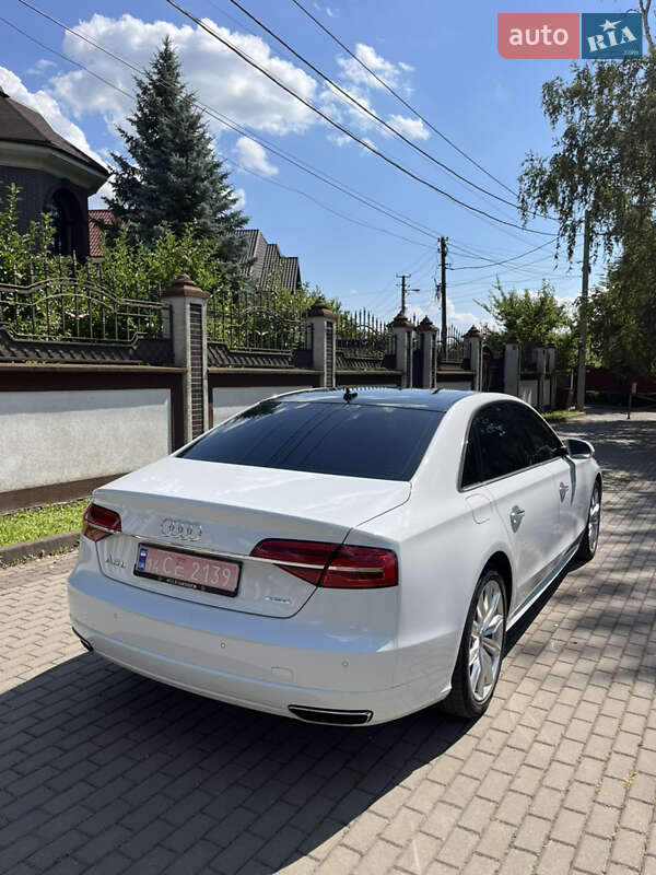 Седан Audi A8 2016 в Ровно
