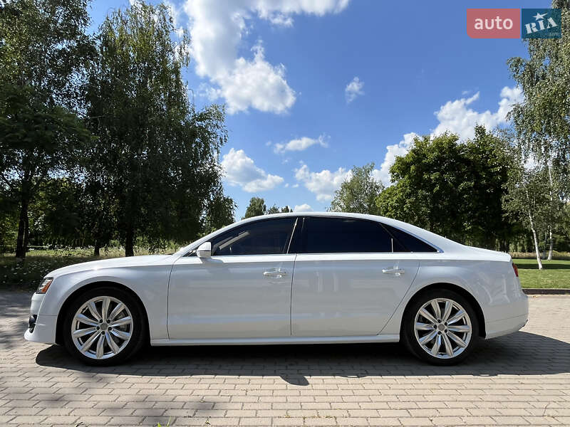 Седан Audi A8 2016 в Ровно
