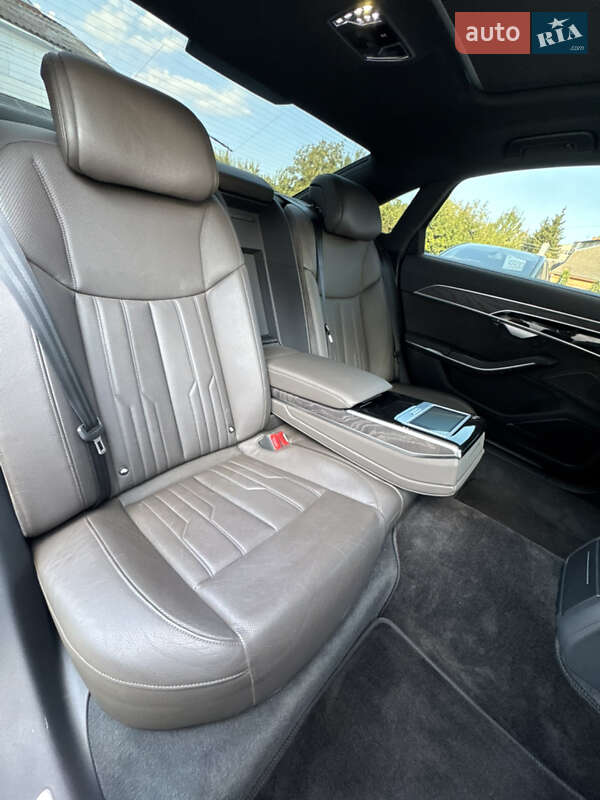Седан Audi A8 2021 в Бердичеві