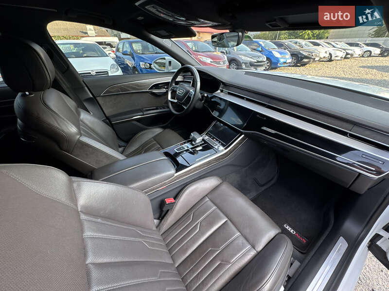 Седан Audi A8 2021 в Бердичеві