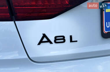 Седан Audi A8 2021 в 