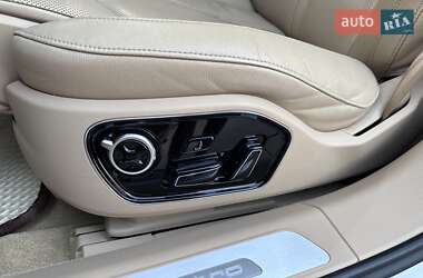 Седан Audi A8 2015 в 