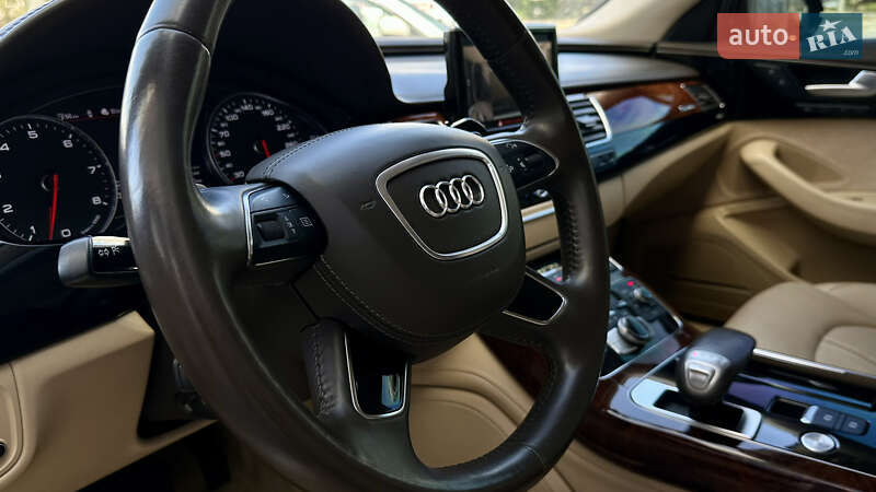 Седан Audi A8 2013 в Запорожье