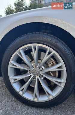 Седан Audi A8 2012 в 