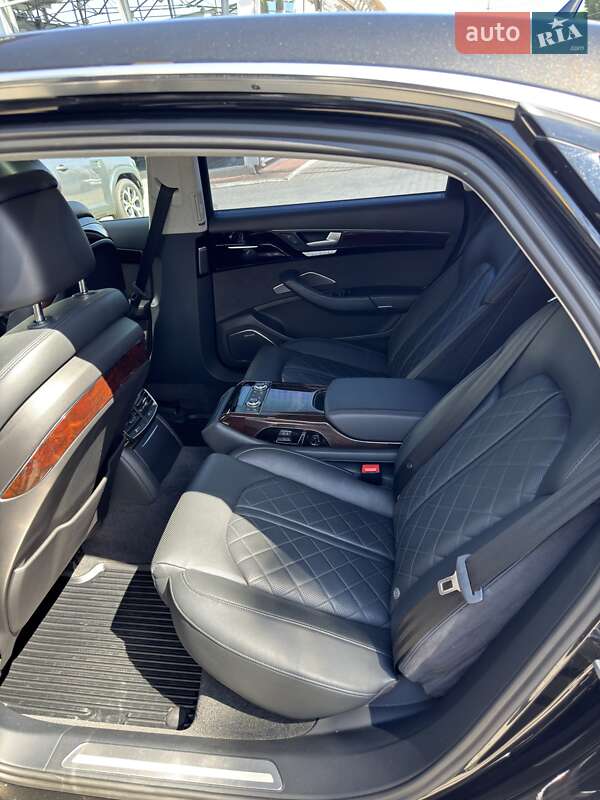 Седан Audi A8 2017 в Хмельницком