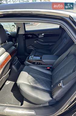 Седан Audi A8 2017 в 