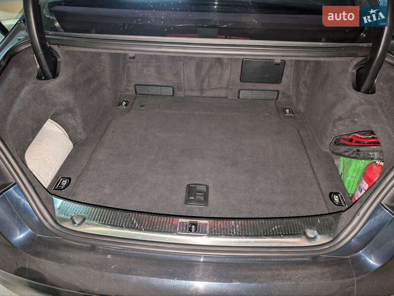 Седан Audi A8 2011 в Львове