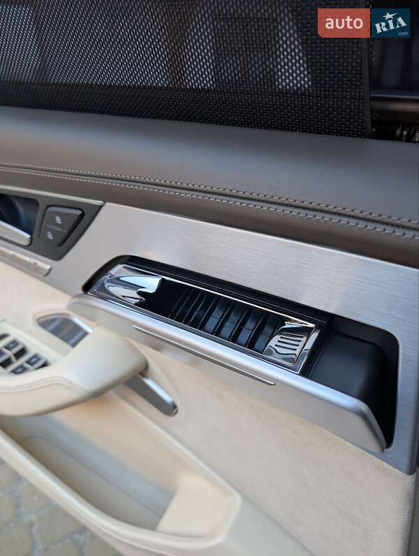 Седан Audi A8 2011 в Львове