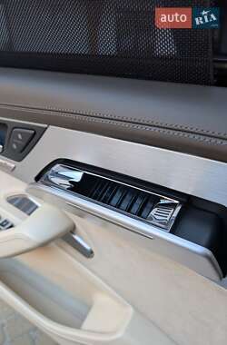 Седан Audi A8 2011 в 