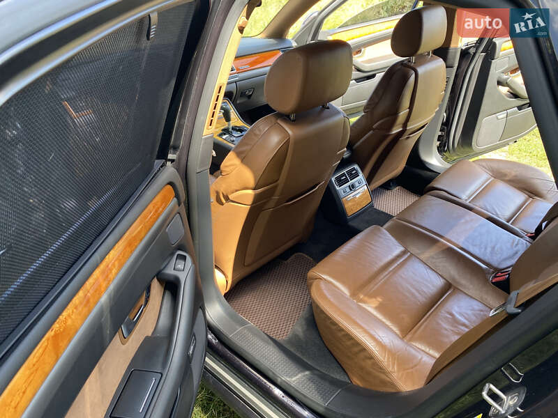 Седан Audi A8 2004 в Ракитном