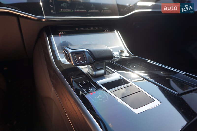 Седан Audi A8 2021 в Одессе